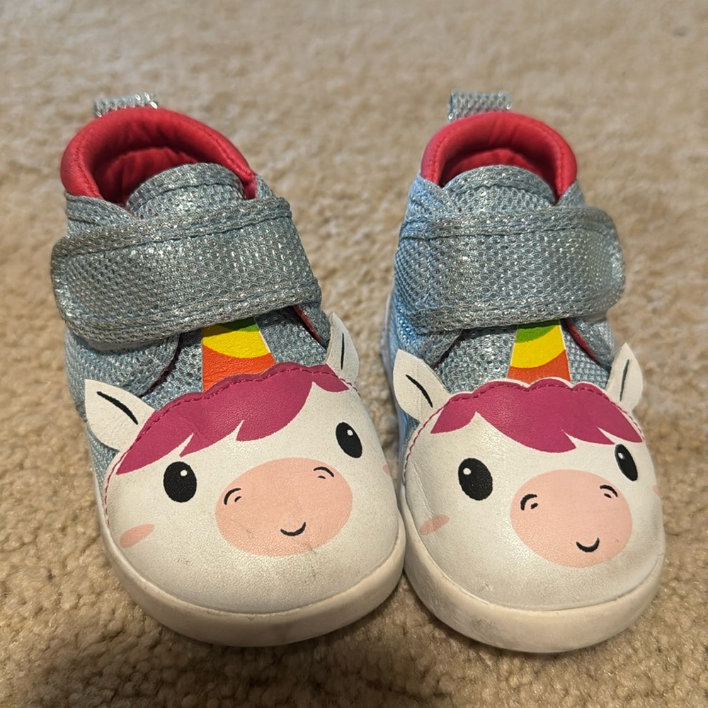 Ikiki unicorn squeaking shoes